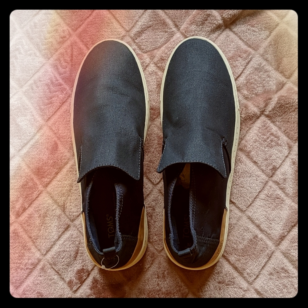NWOT TOMs Navy Blue Canvas Slip On Sneakers